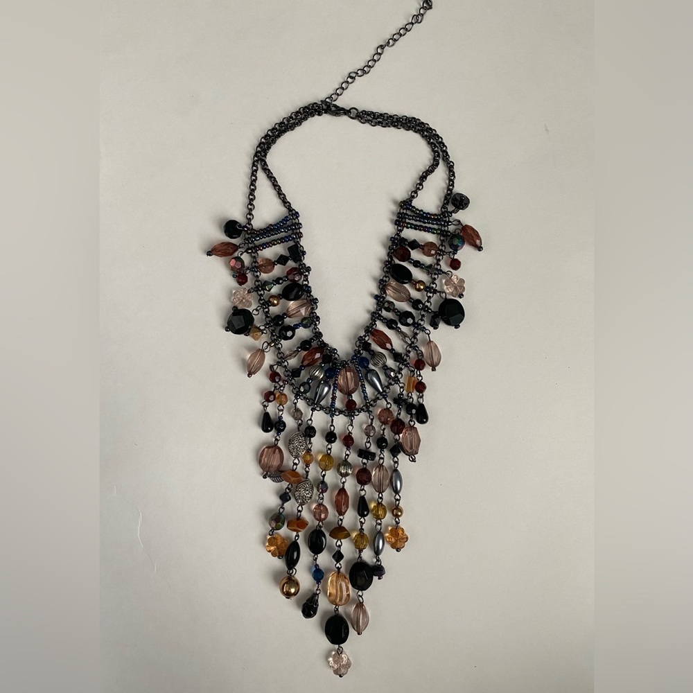 Choker necklace.